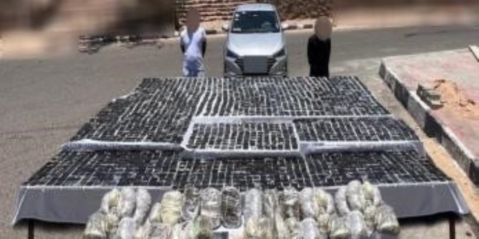 ضبط بؤر إجرامية لتجار المخدرات بعدة محافظات.. ومصرع عنصرين جنائيين شديدى الخطورة فى قنا وأسوان