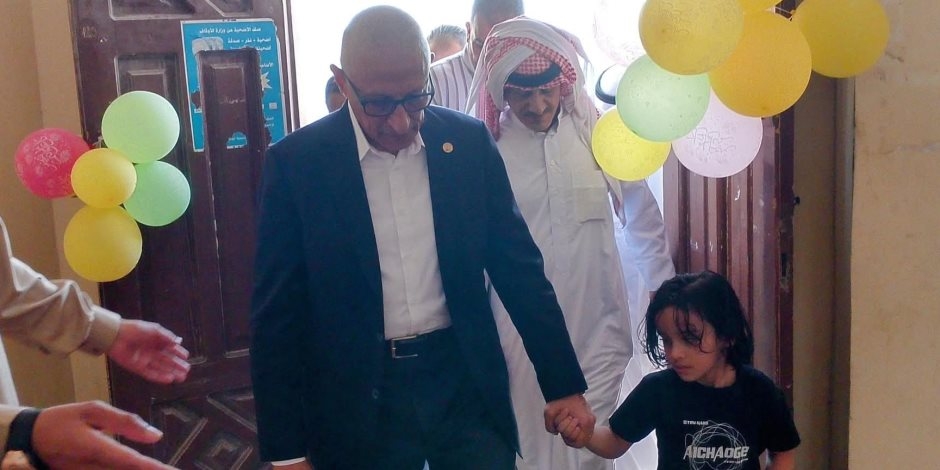 محافظ شمال سيناء يتفقد أحوال المواطنين بمدينة الحسنة ويلبي عدد من طلباتهم الخاصة (صور)