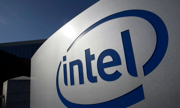 Intel Reports Flat Revenue Under New CEO as It Tries to Return to Its Roots