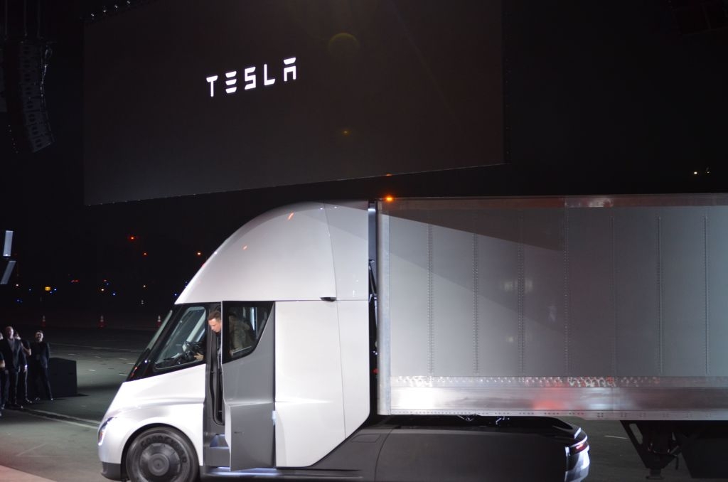 California Agrees to Drop Electric-Truck Mandates in Legal Settlement