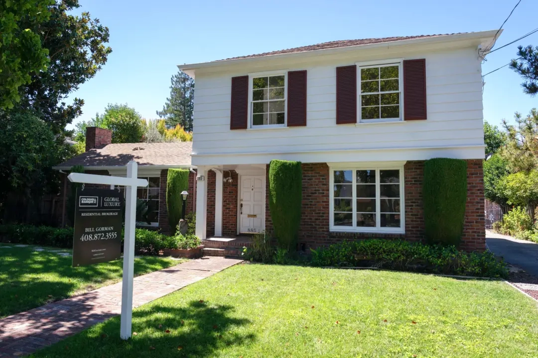 Redfin: Americans Buying Older Homes Than Ever as Construction Stalls