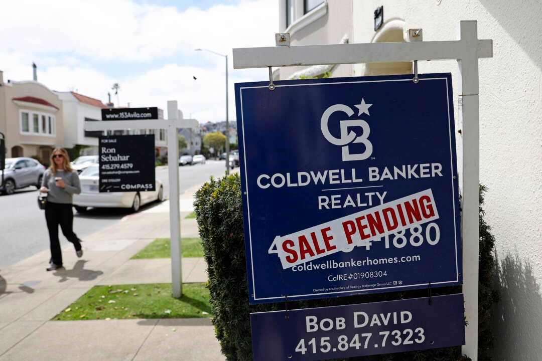 US Home Prices Tick Down in April Amid Persistently High Mortgage Rates