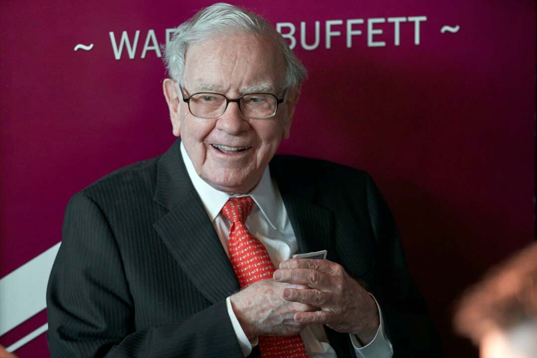 Buffett Says Recent Market Volatility ‘Really Nothing,' Urges Investor Calm