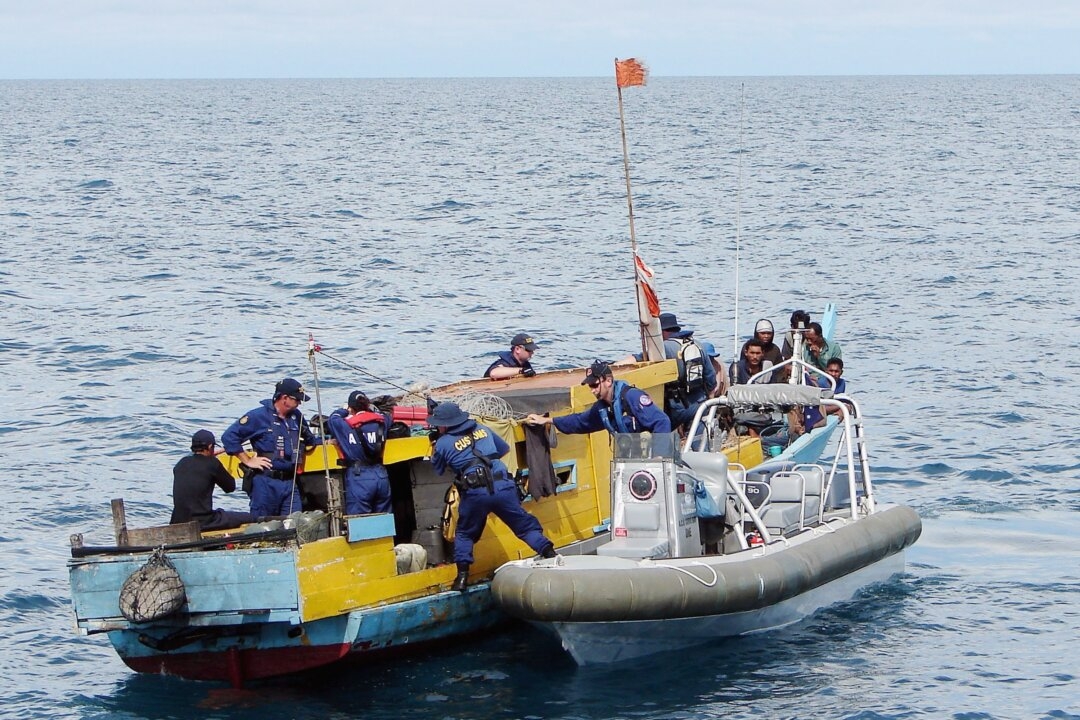 Eight Chinese Nationals Suspected of Arriving Near Darwin by Boat
