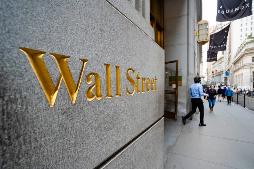 Trump Adding Alternative Assets to Retirement Accounts: What to Know