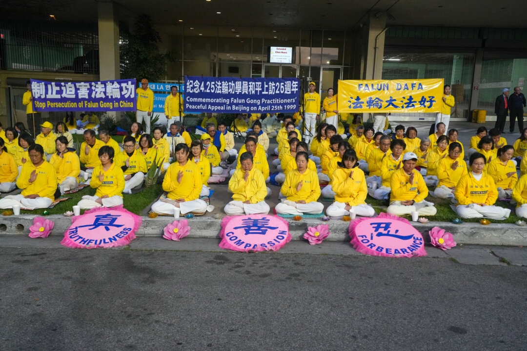 Rallies Held in US Cities to Commemorate 1999 Peaceful Appeal in China