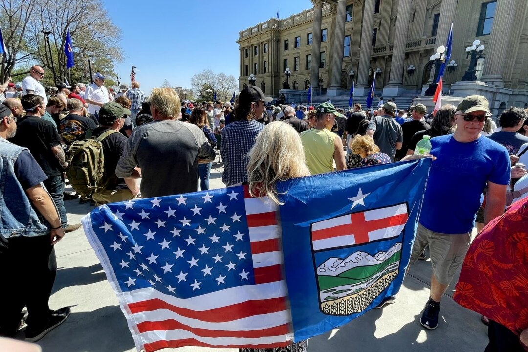 Pro-Separation Albertans Hold Rally, Say Things Won't Change Under Confederation