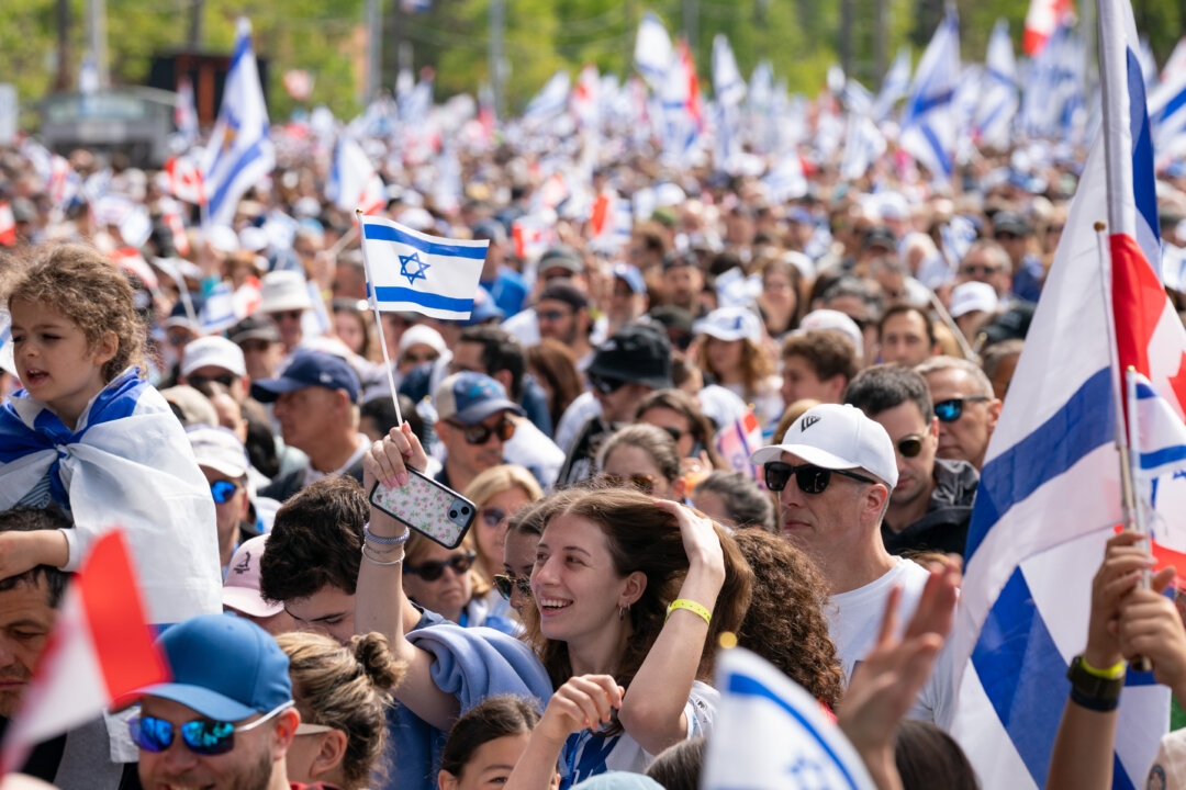 Tens of Thousands Take Part in Toronto's ‘Walk With Israel'