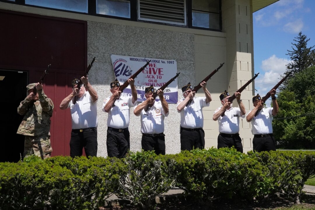 Middletown Elks Lodge Holds Memorial Day Ceremony