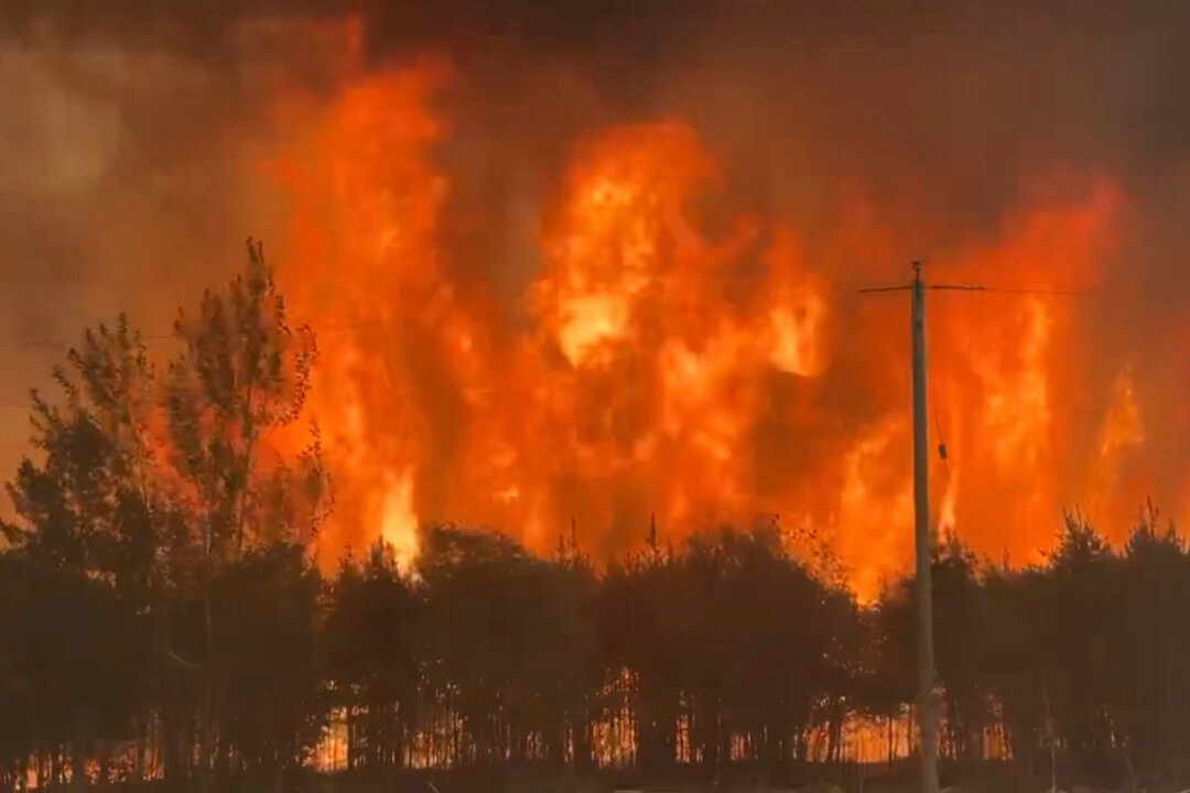 Winds Drive Canadian Wildfire Smoke Into US, Triggering Air Quality Concerns Across Midwest