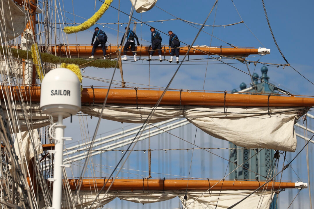 Turbulent Waters May Have Contributed to Mexican Tall Ship's Crash Into Brooklyn Bridge
