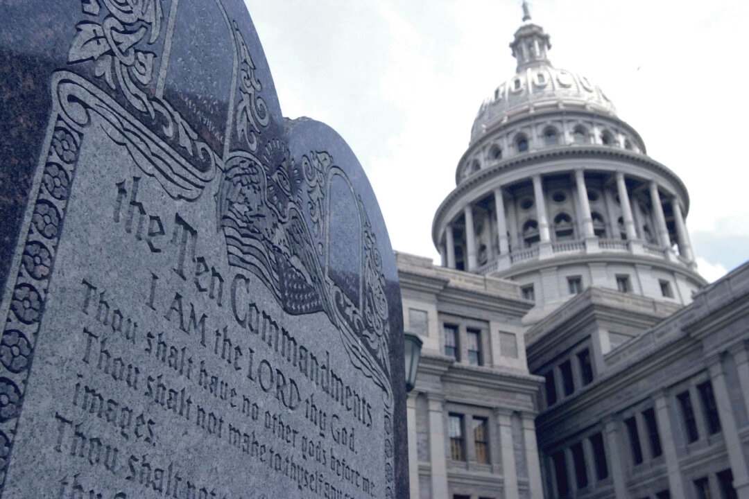 Key Vote Puts Texas Closer to Displaying Ten Commandments in Classrooms