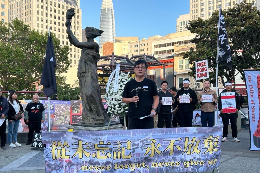 Candlelight Vigil in San Francisco Commemorates Tiananmen Massacre Victims
