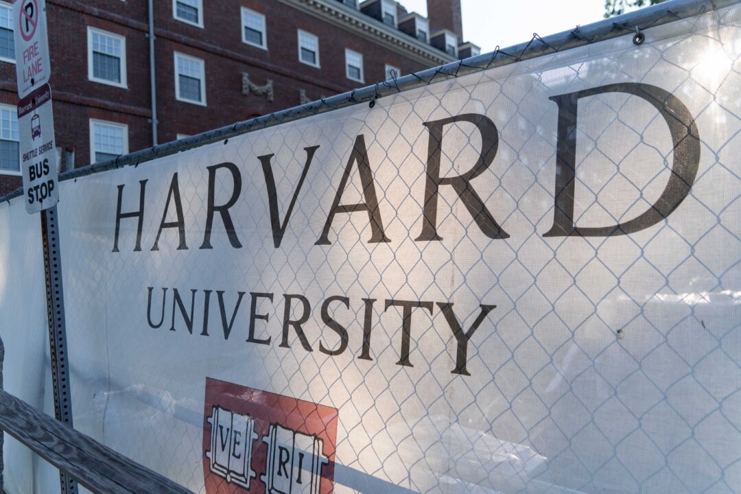 Harvard Says It Will Comply With DHS Request to Hand Over Employment Forms