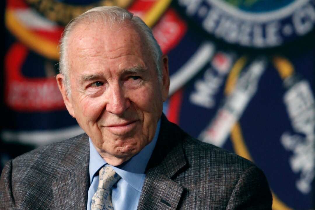 Apollo Astronaut Jim Lovell Dies at 97