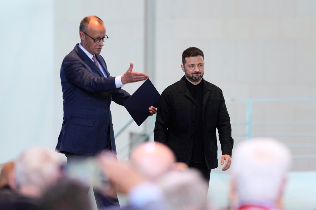 Zelenskyy Meets European Leaders Ahead of Virtual Meeting With Trump