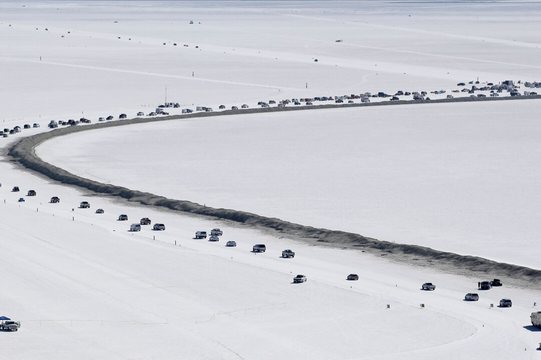 Driver Attempting to Set a Record at Utah's Bonneville Salt Flats Dies After Losing Control