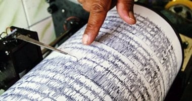 اليونان تصدر تحذيرا من احتمال حدوث تسونامى عقب الزلزال