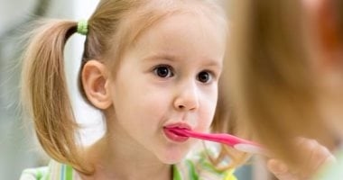 التغذية الصحية لا تمنع تسوس الأسنان لدى الأطفال.. نصائح للحفاظ على صحة الفم