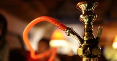 يوم الإقلاع عن التدخين.. خدعوك فقالوا الشيشة أقل ضررًا من السجائر