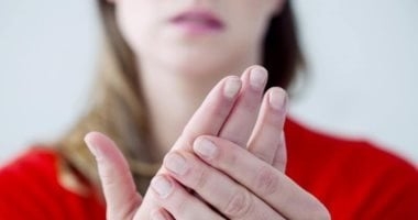 قلل الملح.. كيف يؤدى النظام الغذائى الغنى بالصوديوم إلى تورم الجلد
