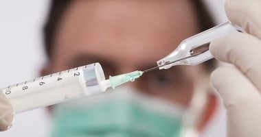 خبراء يحذرون من اتجاه بعض مرضى الأورام لعلاجات مضللة عبر الإنترنت