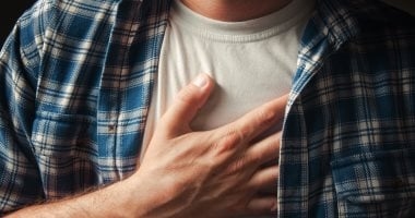 "قلبك مقبوض".. كيف يتسبب القلق فى الشعور بألم الصدر
