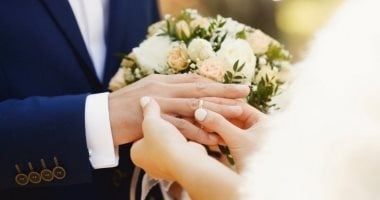 حفلات الزفاف تتراجع فى أمريكا والسبب ارتفاع التكاليف.. قوائم الضيوف تتكلف الكثير.. والرسوم الجمركية تهدد برفع تكلفة حفل الزفاف فى المتوسط إلى 33 ألف دولار..والمقبلون على الزواج يلجأون إلى الاحتفالات البسيطة