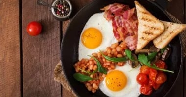 جربها أسبوع.. فوائد تناول وجبة العشاء 8 مساء