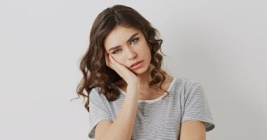 لماذا يُؤثر التوتر على النساء أكثر؟.. السر فى الهرمونات