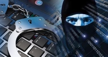 كيف يواجه القانون إنشاء الحسابات الوهمية على "السوشيال ميديا"؟.. تفاصيل
