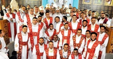 شمامسة الكنيسة العمود الفقرى للقداسات.. الرسامة على درجتى الدياكون والأرشيدياكون قبل الزواج تمنعه.. اللائحة تحدد مهام المرتل وعمله ومحاسبته.. وهذا سبب عدم رسامة المرأة