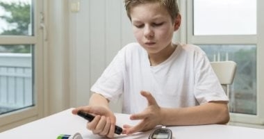 لو فى تاريخ وراثى للمرض.. امتى نحلل سكر للطفل وإيه طرق الوقاية
