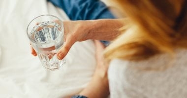 5 أسباب تجعل كبار السن أكثر عرضة للجفاف.. طرق الحفاظ على صحتهم