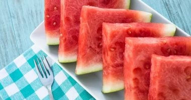 رطب على جسمك فى الحر بهذه المأكولات والمشروبات