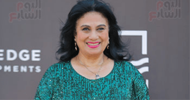 التحقيق فى اتهام الفنانة سلوى عثمان لشخص بانتحال شخصيتها على وسائل التواصل