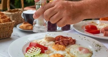 9 عادات يومية شائعة تضر بصحة الكلى.. احذرها