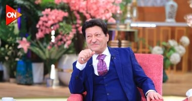 نجل محمد الحلو يطمئن متابعيه على صحة والده بعد إجرائه عملية بقدميه