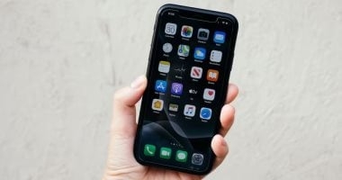 لماذا لا تتأثر آبل برسوم الـ25% على تصنيع آيفون في الهند؟