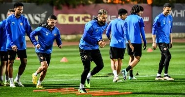 رغم اقترابهما من الأهلى.. شكرى وبيكهام فى مران سيراميكا استعدادا للإسماعيلى