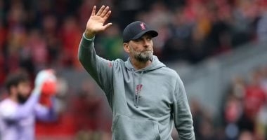 كلوب يفاجئ جماهير ليفربول في احتفالات التتويج بلقب الدوري: "أنا عائد"