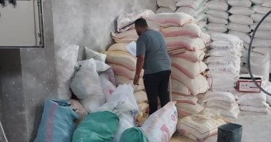 ضبط القائمين على إدارة مصنع بدون ترخيص لإنتاج وتعبئة المنظفات فى القليوبية