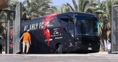 حافلة الأهلي تصل استاد السلام استعدادا لمواجهة المحلة بالدوري