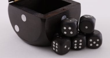 أمين الفتوى: اللعب بالزهر جائز بشروط.. والنهى النبوى خوفا من الوقوع فى المقامرة