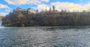 حظر إنشاء جزر أو جسور أو سدود بالبحيرات بغير ترخيص