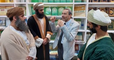 وفد من وزارة الثقافة العمانية يزور جناح "الأعلى للشئون الإسلامية" بمعرض الكتاب