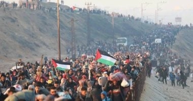 حياة بدون مياه.. العطش والجوع يهددان حياة سكان غزة.. الأمم المتحدة: الانتظار أكثر من نصف يوم لملء كميات محدودة من المياه.. اليونيسيف: مليون شخص من بينهم 400 طفل بالكاد يحصلون عليها.. والأونروا: الأزمة كارثية