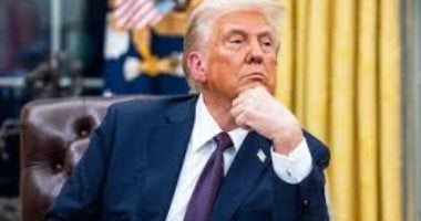 حفيد ترامب يعزف على البيانو الذهبى أمام جده فى البيت الأبيض.. فيديو