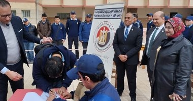 "الوطنية للانتخابات" تجرى محاكاة مع طلاب مدرسة رأس التين بنين.. صور