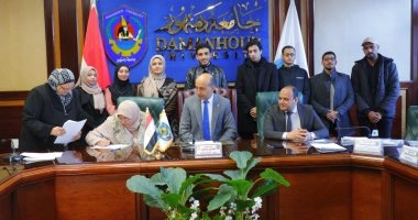 جامعة دمنهور تعقد مراسم توقيع عقود المشروعات البحثية والطلابية الفائزة